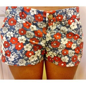 Hollister floral shorts