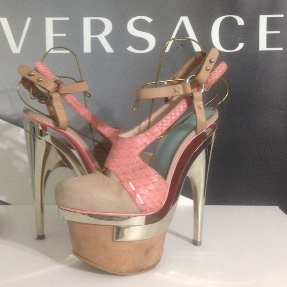 $1995 Versace Python Alice in Wonderland Heels