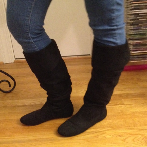 Shoes - RESERVED🎀Black Suede Boots