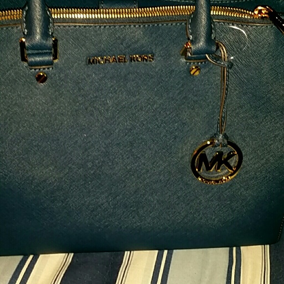 Sold qnzsh0rty20🎉Reduced 🎉Authentic Mk - Picture 2 of 4