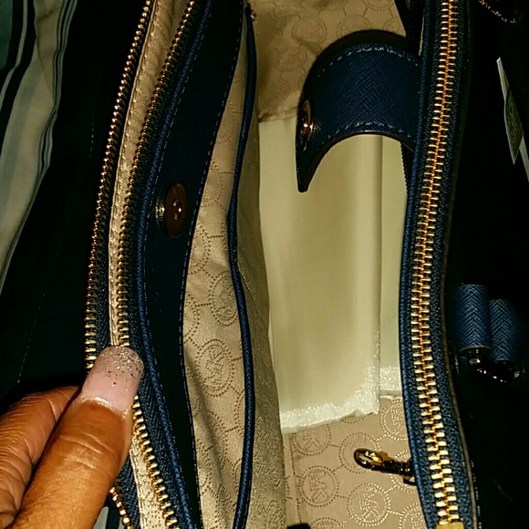 Sold qnzsh0rty20🎉Reduced 🎉Authentic Mk - Picture 3 of 4