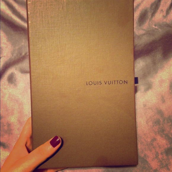 AUTHENTIC LV BOX& DUST BAG