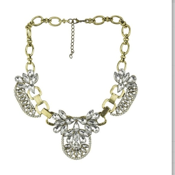 Cute crystal & gold statement necklace