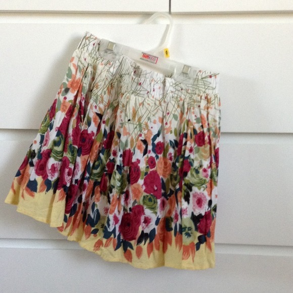 FOREVER 21 FLORAL SKIRT