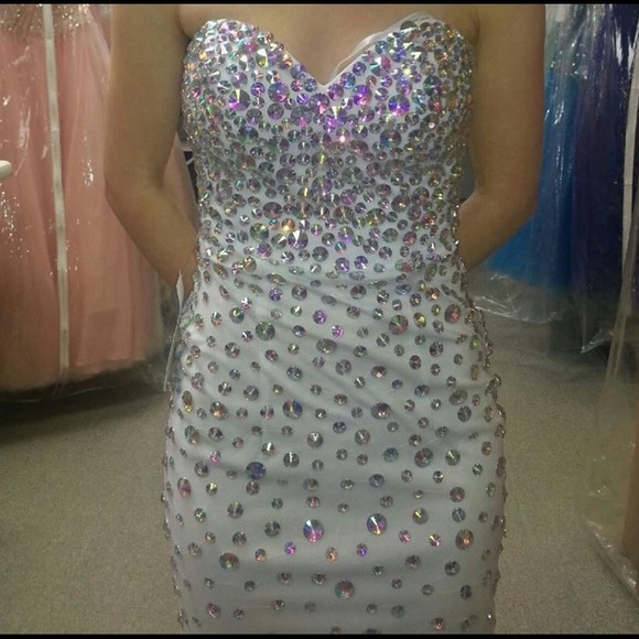 Gorgeous white prom dress - Picture 2 of 2