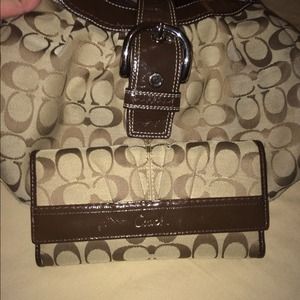 😘😘coach wallet in mint condition