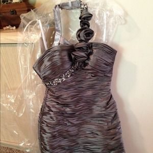 Gorgeous and comfortable grey dress.