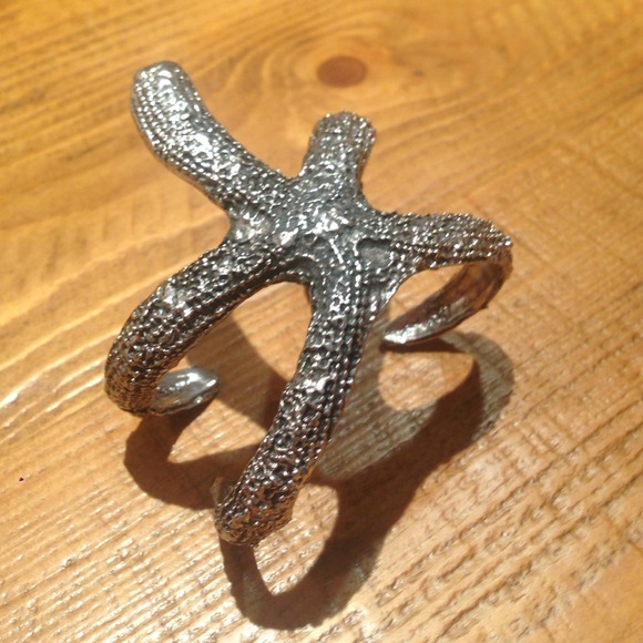 💜BUNDLED💜 Starfish Bangle- Silver tone - Picture 2 of 4