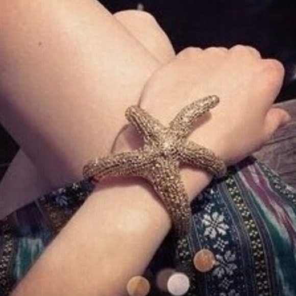 💜BUNDLED💜 Starfish Bangle- Silver tone - Picture 4 of 4