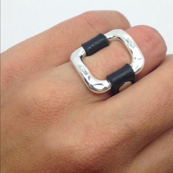 Leather ring - Picture 2 of 3