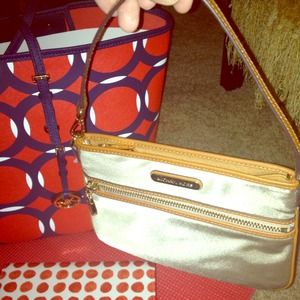 Mini micheal kors purse :) adorable ...brand new.