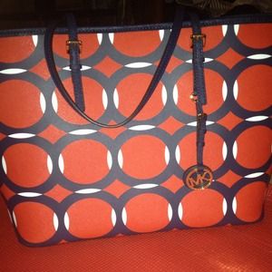 Authentic new micheal kors purse w/dust bag