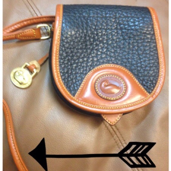 SOLD // Dooney & Bourke Shoulder Leather Purse