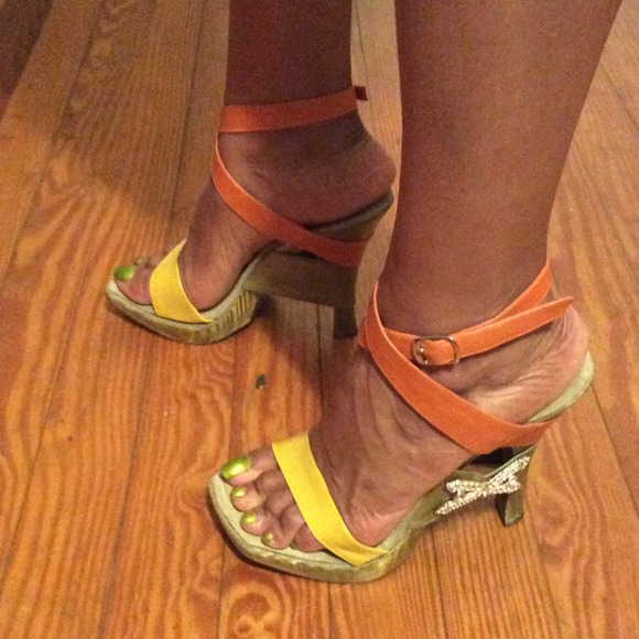 Gianni G "Haute Coutour" Strappy Sandals. - Picture 2 of 4