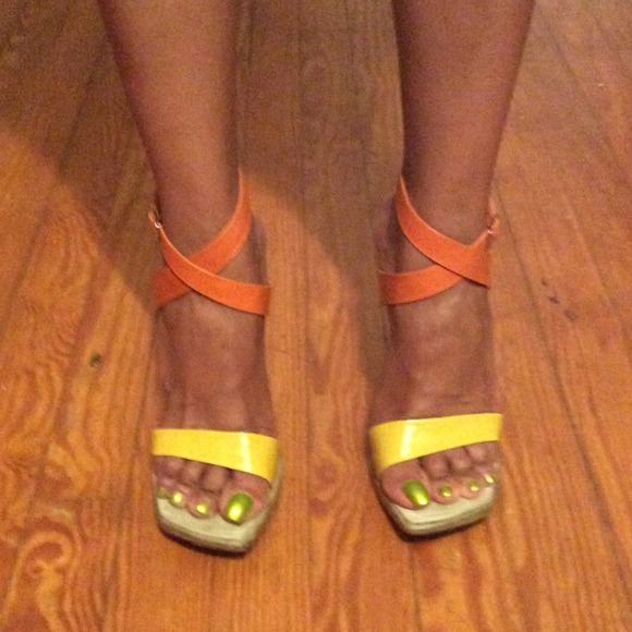 Gianni G "Haute Coutour" Strappy Sandals. - Picture 3 of 4