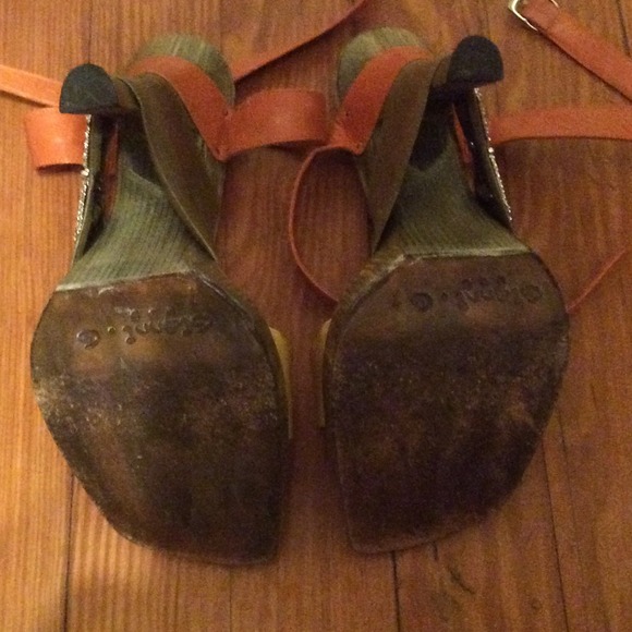 Gianni G "Haute Coutour" Strappy Sandals. - Picture 4 of 4