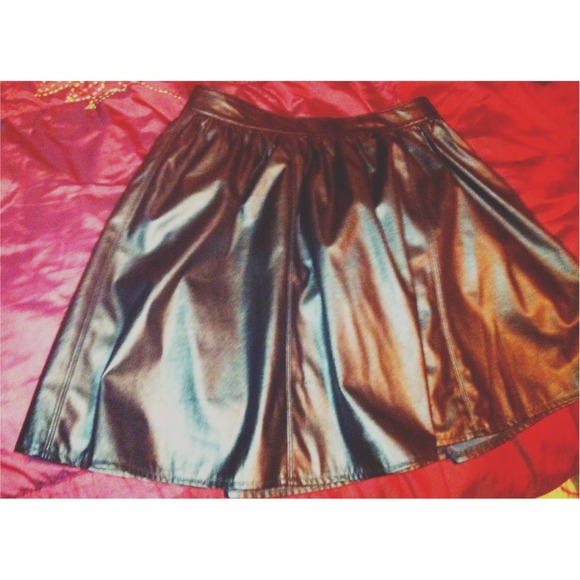 Hot Black Faux-Leather Skirt - Picture 4 of 4