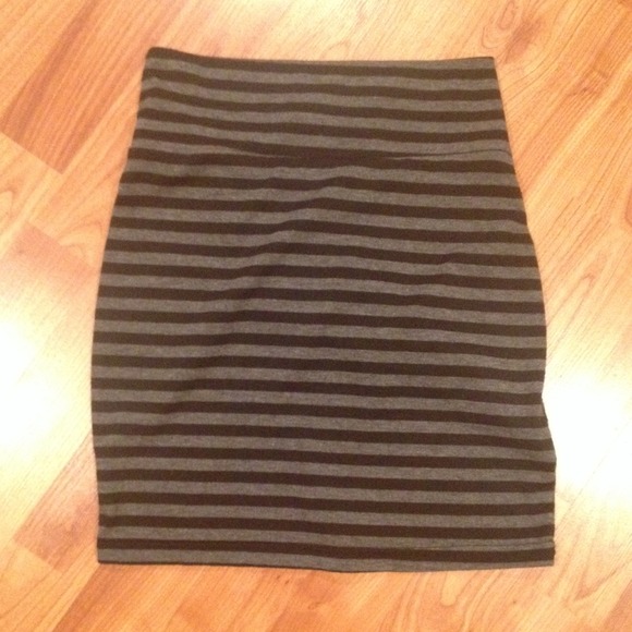 Black and Grey Stripped Pencil Skirt - Picture 3 of 3