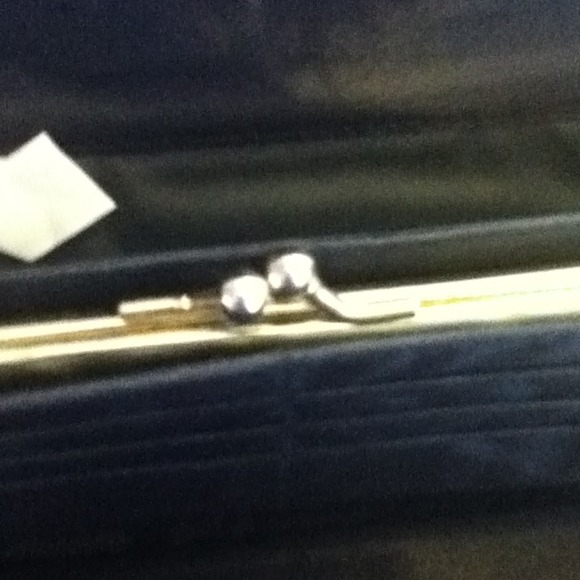Checkbook wallet. - Picture 3 of 3