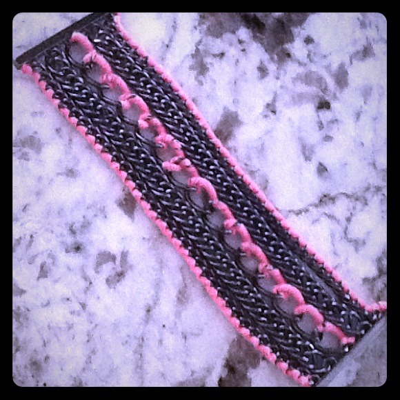 GAP-HOT PINK & TITANIUM LINK BRACELET