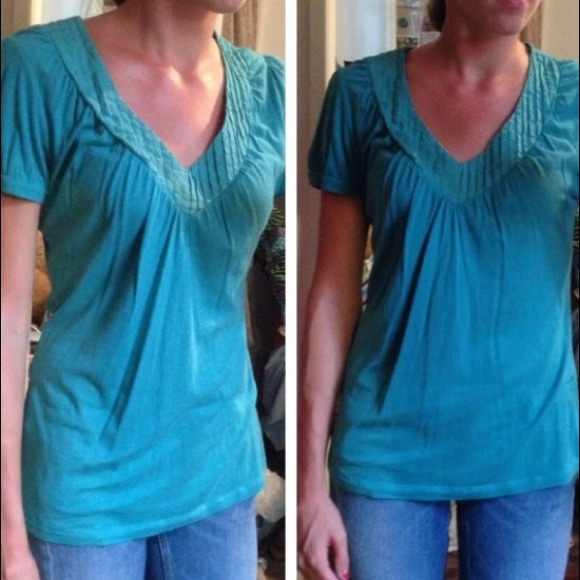 Blue Vneck banana republic shirt - Picture 2 of 4