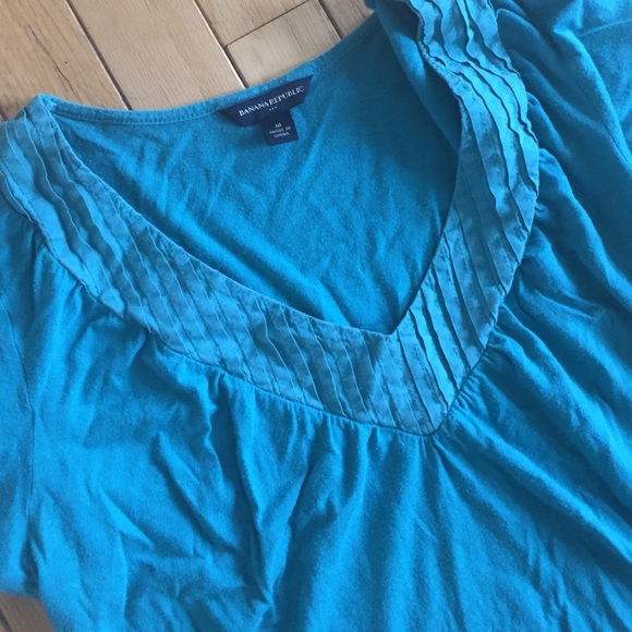 Blue Vneck banana republic shirt - Picture 4 of 4