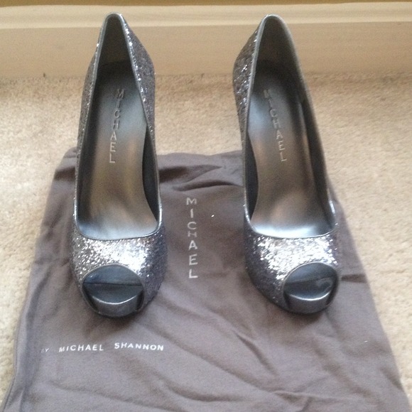 🛑 sold!!!!  🆕Shoe- heels adorable & sexy🔒