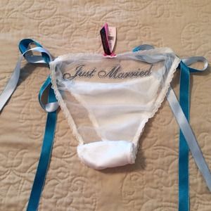 SALE💙"Just Married" VS panties!