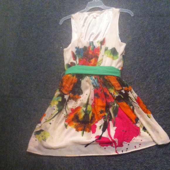 Adorable floral dress!