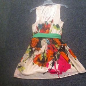 Adorable floral dress!