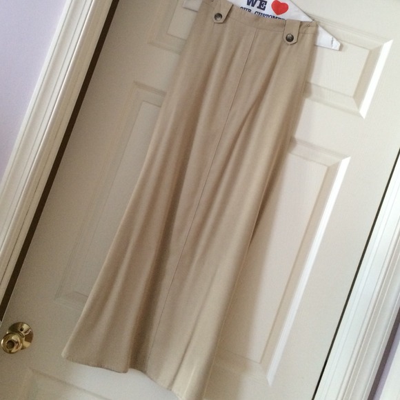 ❤️SOLD IN BUNDLE❤️Stunning beige maxi skirt size 6