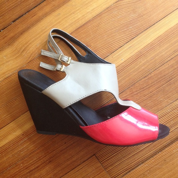Read and Tan Wedge Sandals - Picture 1 of 3