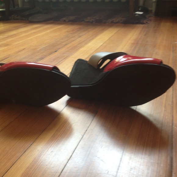 Read and Tan Wedge Sandals - Picture 2 of 3