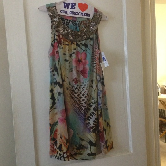 TRADED. NWT Beautiful Flowy Dress - Picture 1 of 3