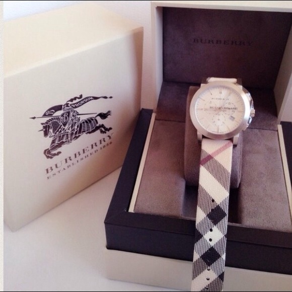 For shipping burberry watch