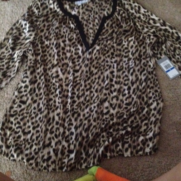 Tops - Cheetah print shirt