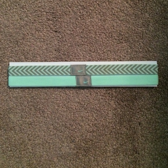 Nike (Mint Green & Grey) Set of two grip headbands