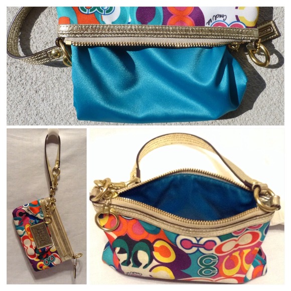 🎉Host Pick!🎉 Poppy Wristlet/Small Bag - Picture 2 of 2