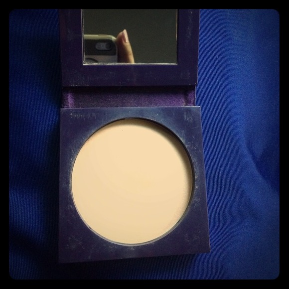 Tarte Amazonian Clay Pressed Face Powder in Tan