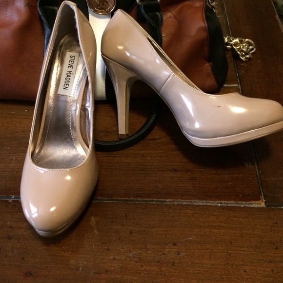 Nude patent leather Steve Madden pumps