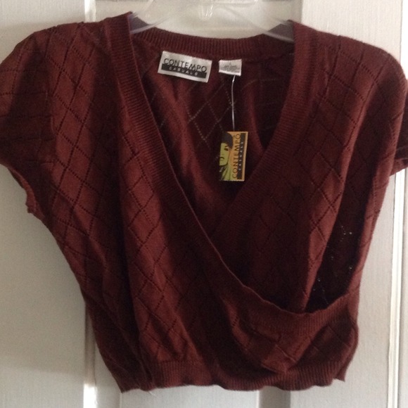 Short sleeve wrap cropped top