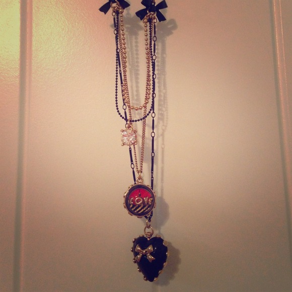 Betsey Johnson Necklace - Picture 1 of 3