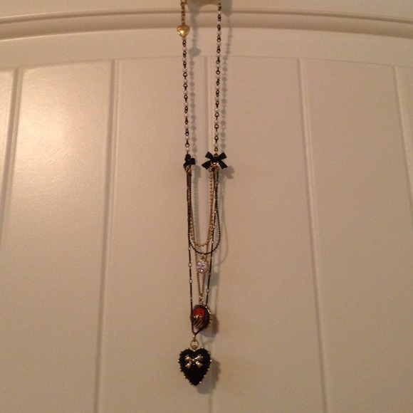 Betsey Johnson Necklace - Picture 3 of 3