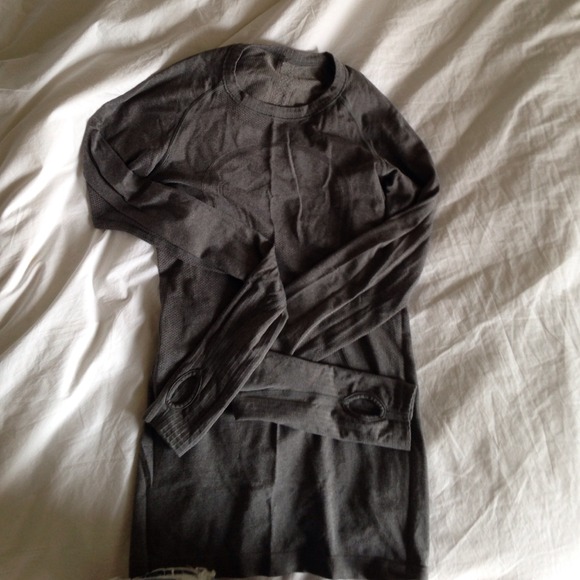 Grey lulu swiftly running top