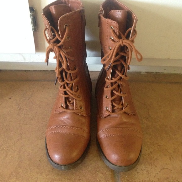 Combat boots
