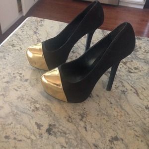 Black and gold just fab heels