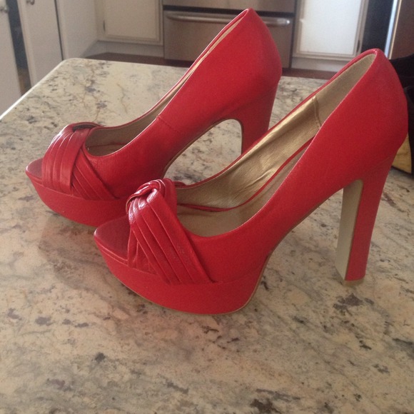 Red pumps