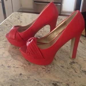 Red pumps