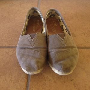 Grey Toms