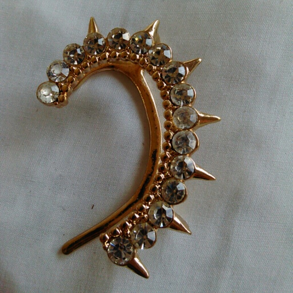 Spiked ear cuff